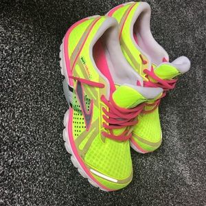 Brooks pure cadience running shoe